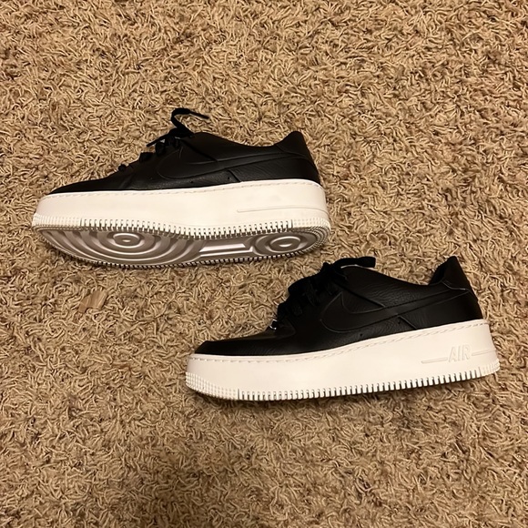 Black Nike Sage Low Air Forces - Picture 2 of 4